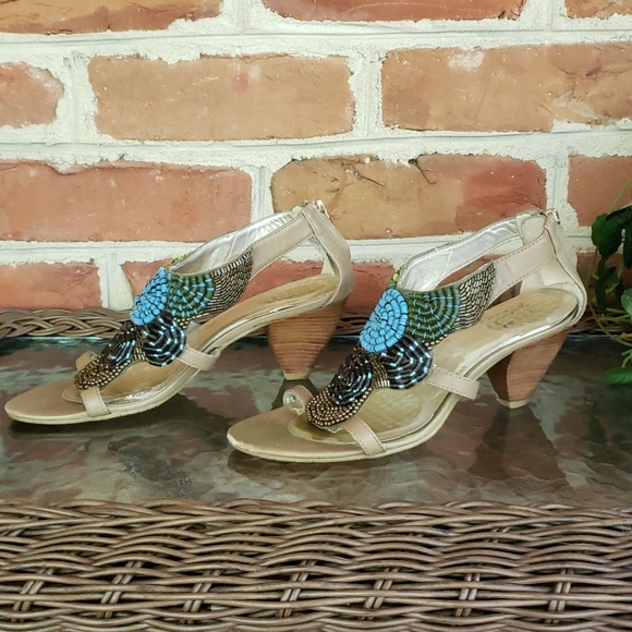 Pelle Moda Beaded Back Zip Stacked Heel Sandals 7M - Picture 2 of 8